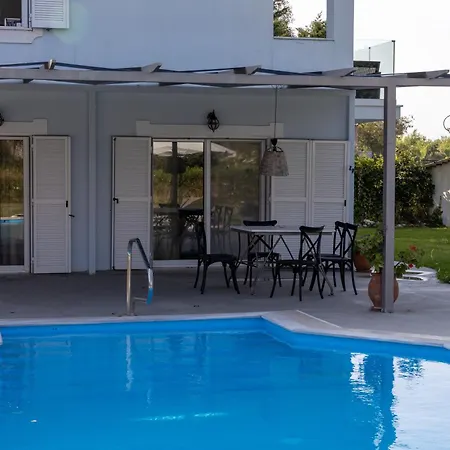 Gyra - Adonis With Private Pool *