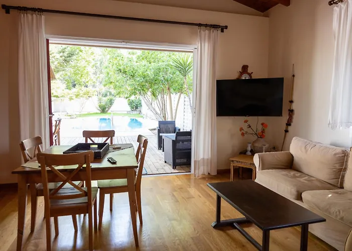 فيلة Gyra Villas *