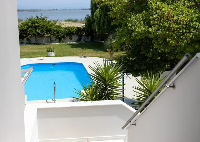 فيلة Gyra Villas