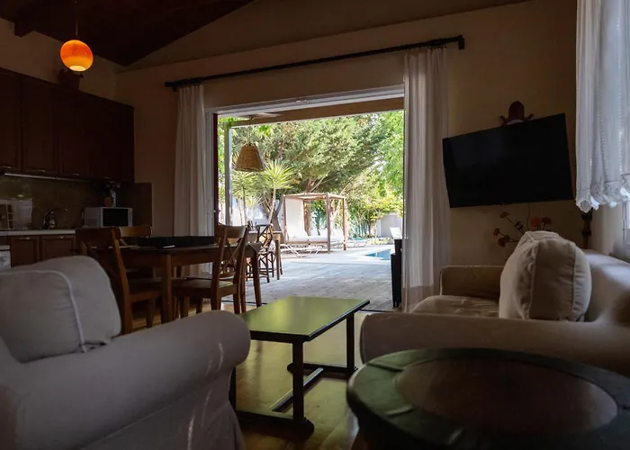 فيلة Gyra Villas