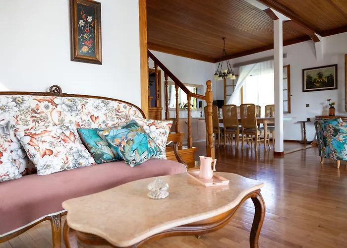 فيلة Gyra Villas