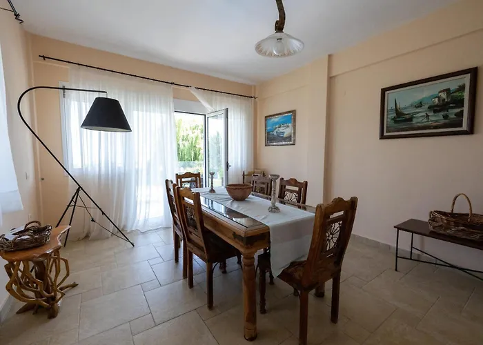 فيلة Gyra Villas *