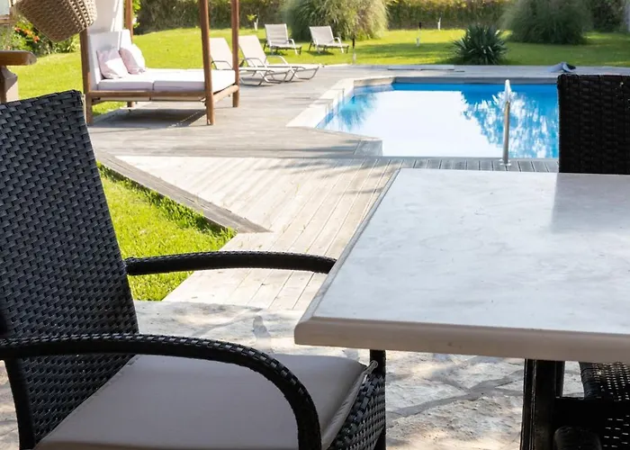 Gyra Villas *